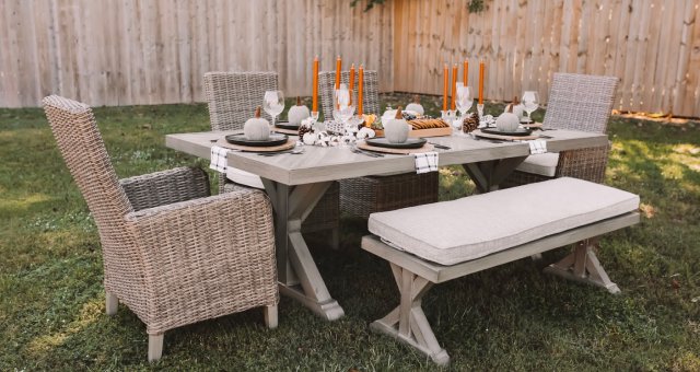 Dinner setting for six people.